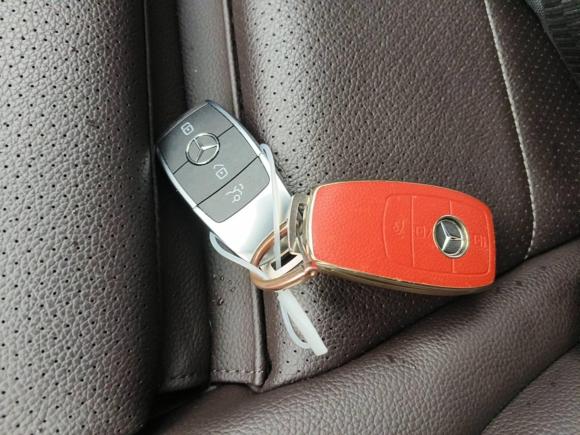 [上海·沪D] 二手奔驰奔驰GLC2022款 改款二 GLC 260 L 4MATIC 豪华型