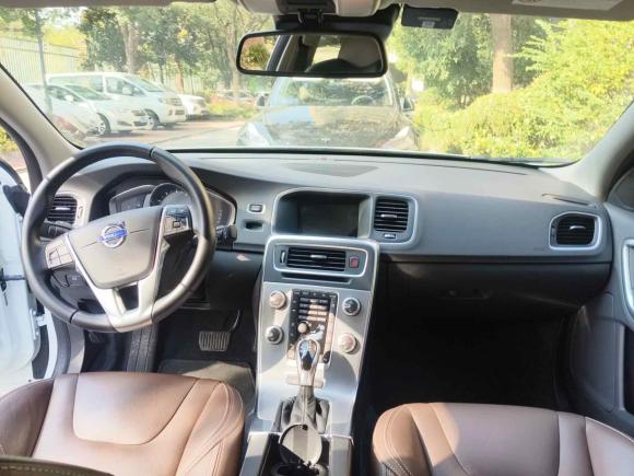 [上海·沪A] 二手沃尔沃沃尔沃S60插电式混动2015款 S60L E驱混动 T6智驭版