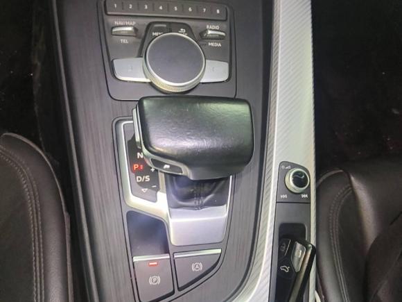 [武汉·鄂A] 二手奥迪奥迪A4L2017款 40 TFSI 时尚型