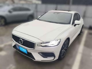 沃尔沃沃尔沃S602021款 T4 智逸豪华版