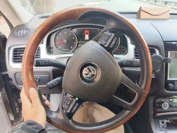 [广州·桂A] 二手大众途锐2011款 3.0TSI 高配型