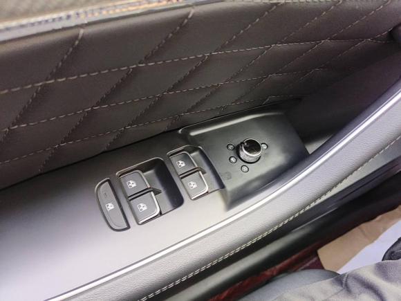 [成都·川F] 二手红旗红旗HS52019款 2.0T 智联旗享四驱版