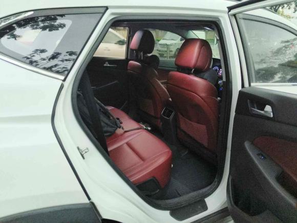 [深圳·粤B] 二手现代途胜2015款 1.6T 双离合两驱领先型