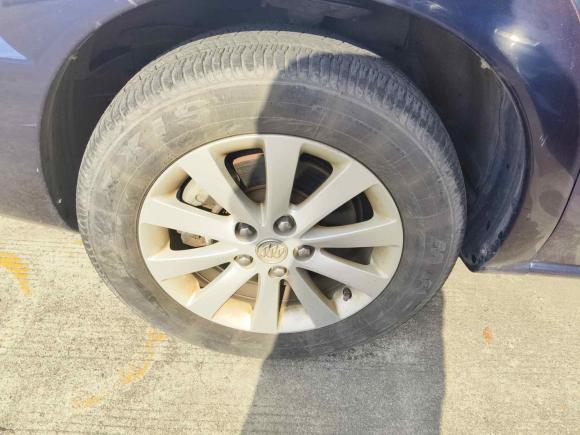 [上海·沪L] 二手别克别克GL82012款 2.4L BASE舒适版