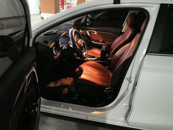 [上海·沪A] 二手北京汽车北京EU52019款 R500 智风版