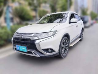 三菱欧蓝德2020款 2.0L 两驱畅享版 7座