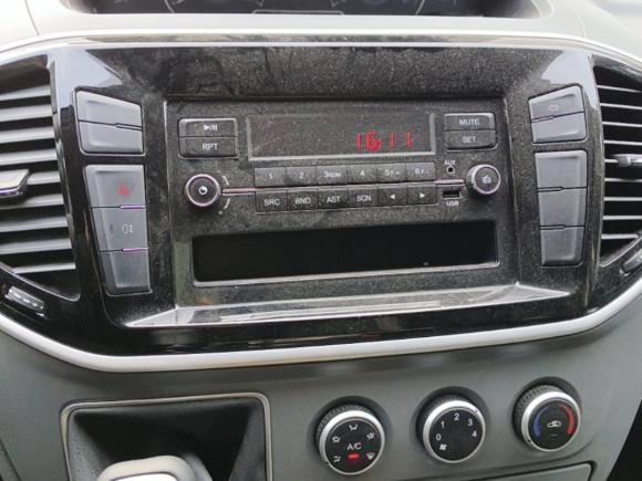 [上海·沪D] 二手上汽大通MAXUS新途V802021款 2.0T 手动经典傲运通短轴中顶5/6座