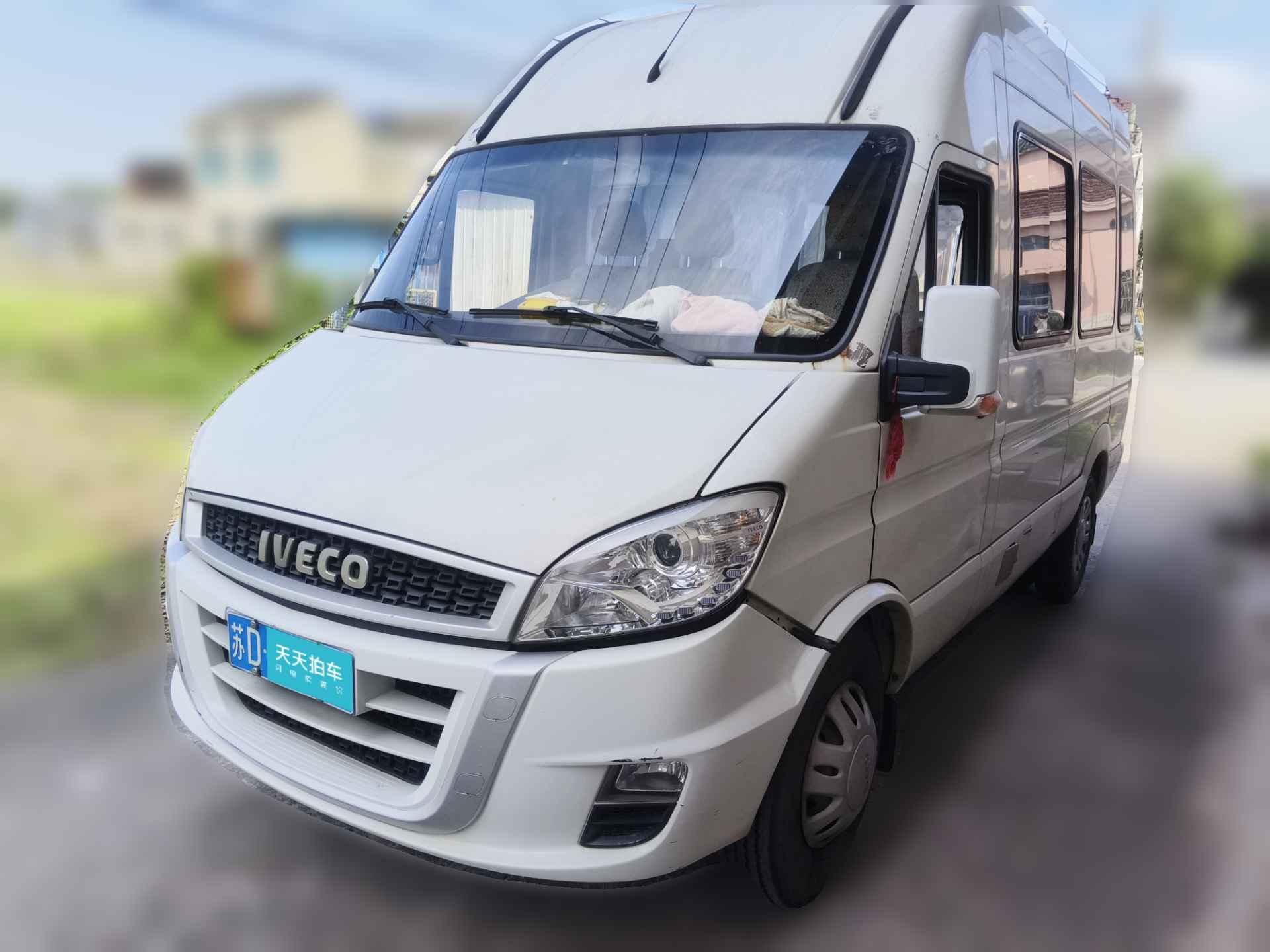 [无锡·苏D] 依维柯依维柯褒迪2017款 3.0T尊享A37客车高顶6-7座F1CE34818