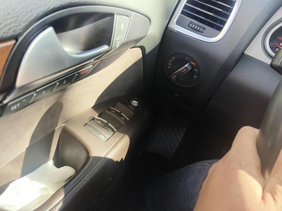 [广州·粤A] 二手奥迪奥迪Q72015款 35 TFSI 运动型