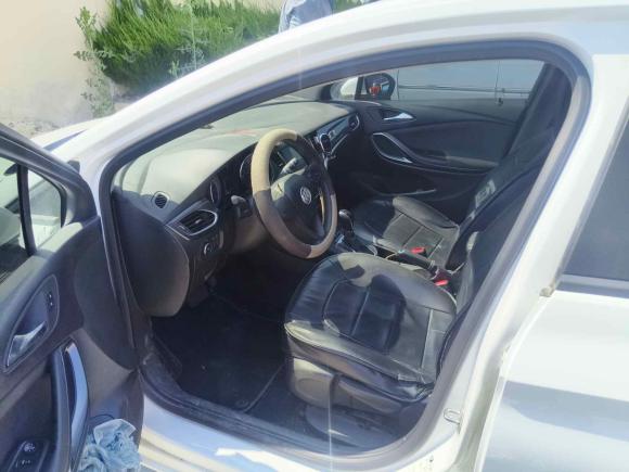 [青岛·鲁B] 二手别克威朗2016款 两厢 15S 自动进取型