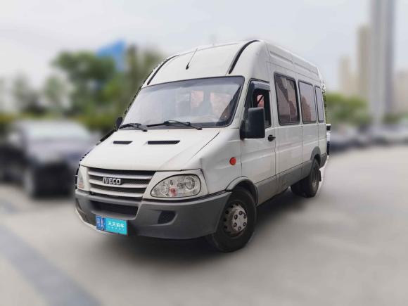 依维柯依维柯褒迪2017款 2.5T经典A37客车高顶7座47Z5「武汉二手车」「天天拍车」