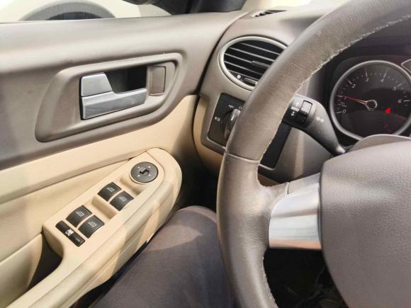 [杭州·浙A] 二手福特福克斯2013款 两厢经典 1.8L 自动时尚型