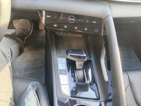 [苏州·苏U] 二手现代伊兰特2022款 1.5L CVT LUX尊贵版