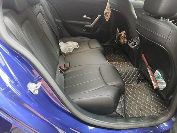 [上海·沪J] 二手奔驰奔驰A级2020款 A 180 L 运动轿车