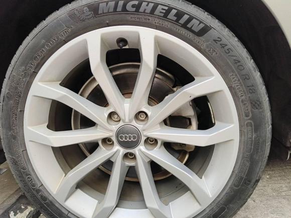 [深圳·粤B] 二手奥迪奥迪A4L2018款 30周年年型 40 TFSI 时尚型