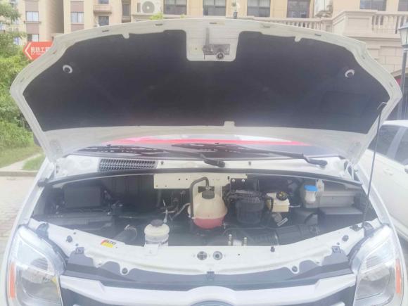 [上海·苏E] 二手上汽大通MAXUS新途V802025款 超值版城配王 2.0T 手动长轴中顶127Ps 3座