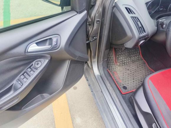 [佛山·粤E] 二手福特福克斯2015款 两厢 1.6L 手动舒适型