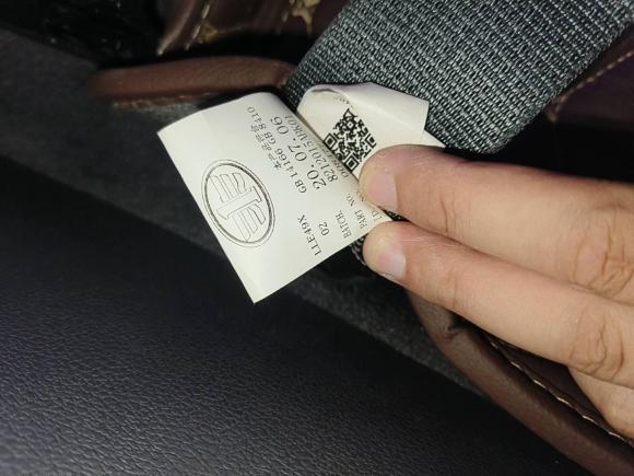 [武汉·鄂A] 二手红旗红旗HS52019款 2.0T 智联旗享版