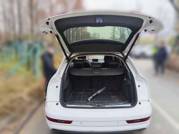 [武汉·鄂A] 二手奥迪奥迪Q32017款 30 TFSI 时尚型