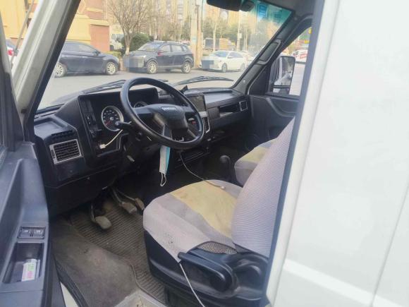 [武汉·鄂A] 二手依维柯依维柯得意2021款 2.5T A40 M1客车5-9座长轴中顶双胎侧拉门