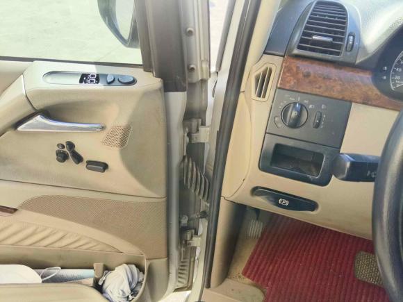 [上海·沪L] 二手奔驰唯雅诺2010款 2.5L 尊贵版