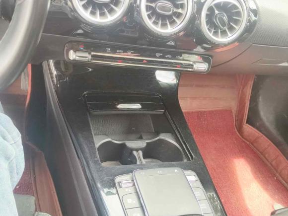 [杭州·浙A] 二手奔驰奔驰A级2022款 改款 A 200 L 运动轿车时尚型