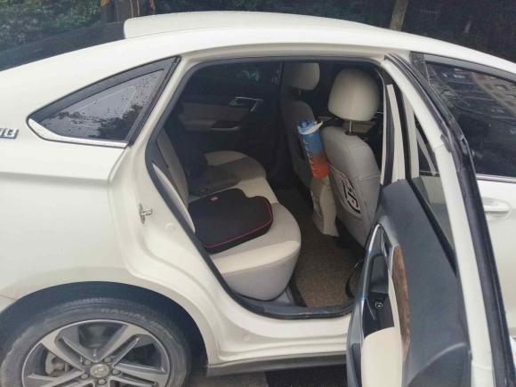 [成都·川A] 二手北京汽车北京EU52018款 R500 智风版