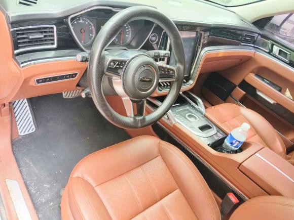 [济南·鲁R] 二手众泰众泰T7002017款 1.8T 双离合尊享型