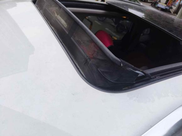 [武汉·鄂A] 二手荣威荣威RX52016款 30T 两驱自动互联网智享版