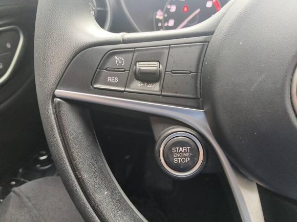 [上海·沪G] 二手阿尔法·罗密欧Giulia朱丽叶2017款 2.0T 200HP 豪华版