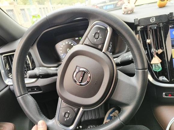 [上海·沪A] 二手沃尔沃沃尔沃S60插电式混动2022款 T8 E驱混动 四驱智逸豪华版