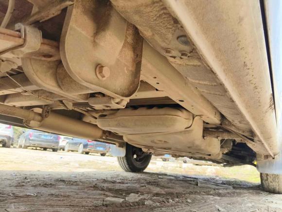 [义乌·浙G] 二手大通新途V802015款 2.5T 手动傲运通版短轴中顶