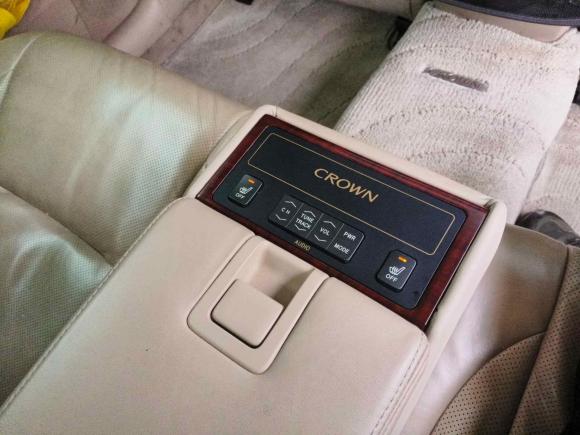 [上海·沪A] 二手丰田皇冠2010款 3.0L Royal 真皮版