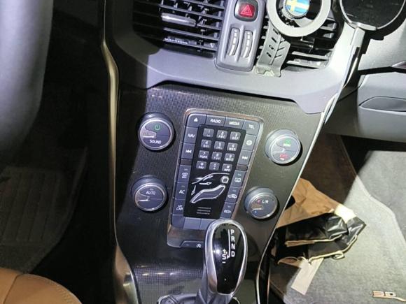 [佛山·粤E] 二手沃尔沃沃尔沃V402018款 T3 智逸版