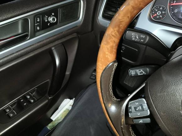 [杭州·浙A] 二手大众途锐2011款 3.0TSI 高配型