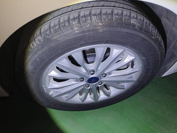 [青岛·鲁B] 二手福特福克斯2019款 三厢 EcoBoost 180 自动锋潮型