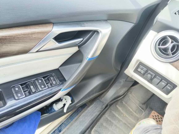 [上海·沪A] 二手北京汽车北京EU52018款 R500 智风版