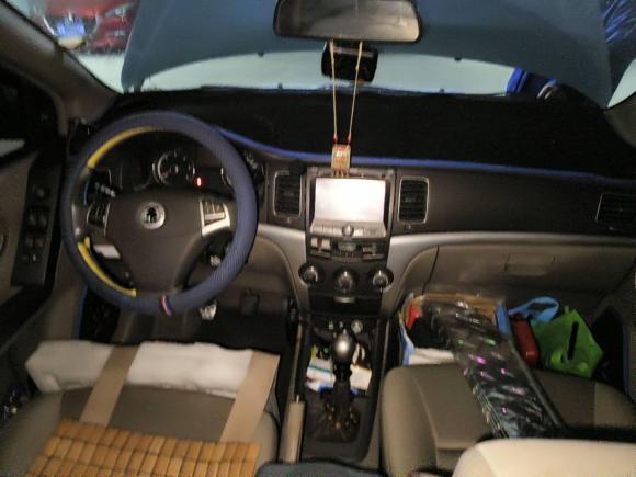 [上海·鲁F] 二手双龙柯兰多2011款 2.0T 柴油两驱手动舒适导航版