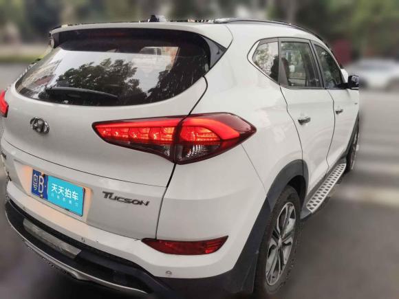 [深圳·粤B] 二手现代途胜2015款 1.6T 双离合两驱领先型