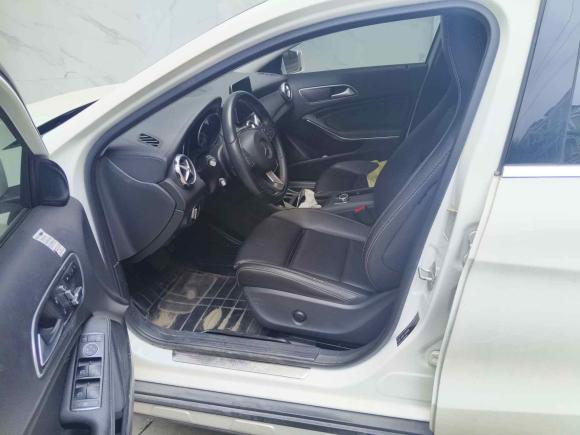 [成都·川S] 二手奔驰奔驰GLA2017款 GLA 200 时尚型