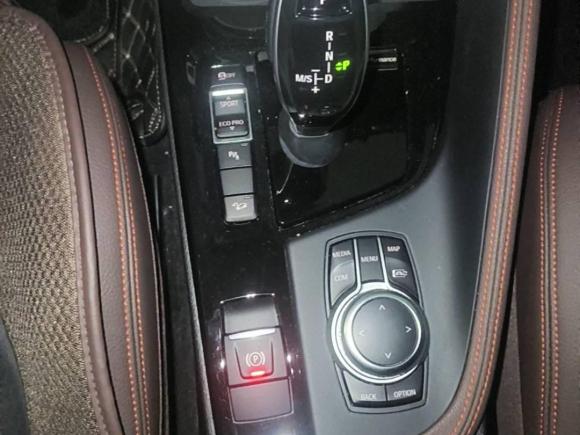 [上海·沪F] 二手宝马宝马X22022款 xDrive25i 曜夜版