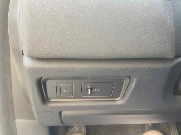 [温州·浙C] 二手路虎揽胜极光2016款 2.0T PURE 风尚版