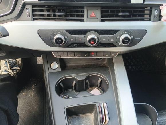 [青岛·鲁U] 二手奥迪奥迪A4L2022款 40 TFSI 时尚动感型