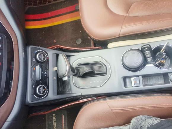 [武汉·鄂A] 二手一汽森雅R72017款 1.6L 自动智能型