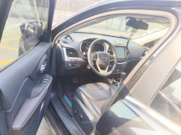 [杭州·浙A] 二手Jeep自由光2020款 2.0L 两驱经典运动版