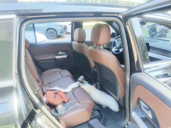 [上海·沪C] 二手奔驰奔驰GLB2023款 GLB 220 时尚型