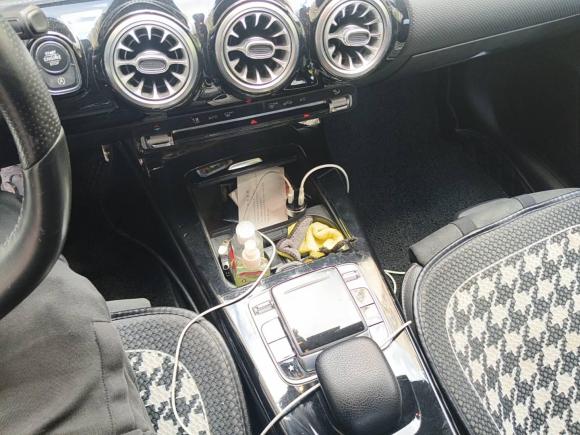 [上海·沪G] 二手奔驰奔驰A级2019款 改款 A 200 L 运动轿车