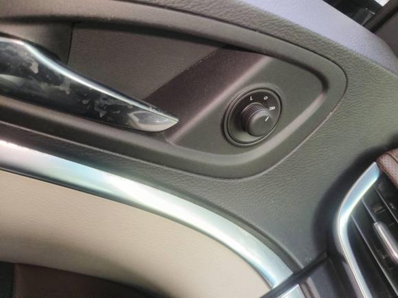 [深圳·粤B] 二手别克别克GL82022款 陆上公务舱 652T 豪华型