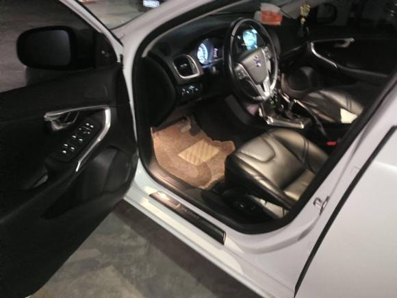 [济南·鲁A] 二手沃尔沃沃尔沃V402016款 T4 智雅版