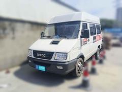 [无锡·苏B] 依维柯依维柯得意2021款 2.5T A35 M1客车5-9座短轴中顶双胎侧拉门